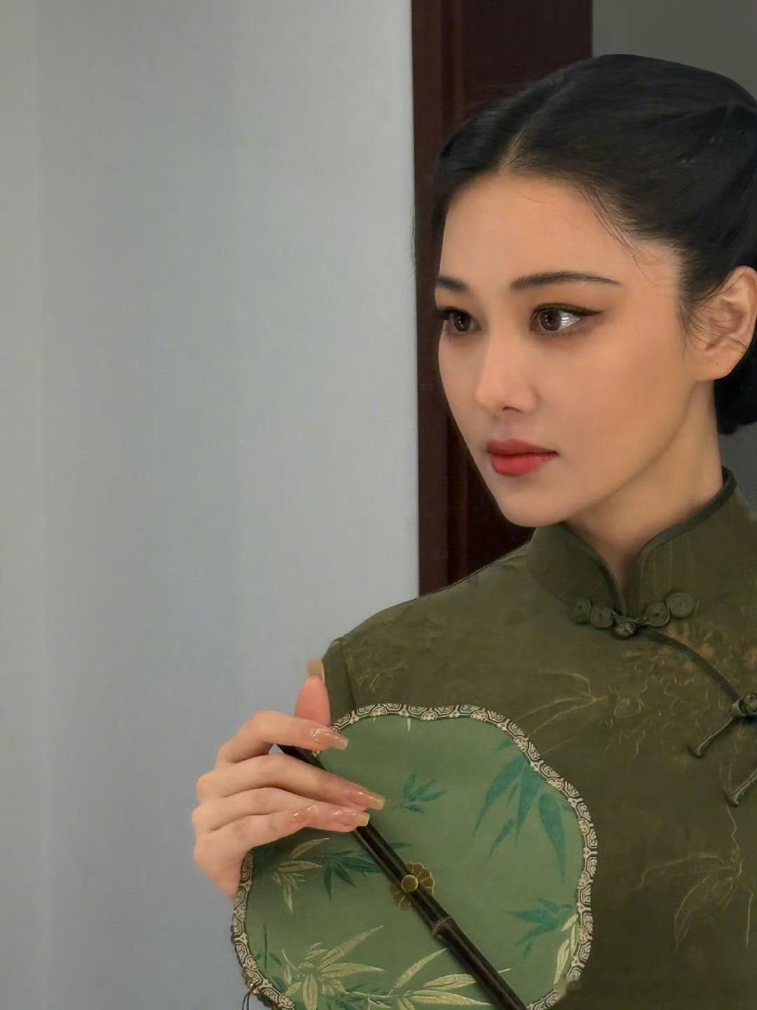 张馨予说出演话剧是我勇敢的决定张馨予话剧造型看看 ​​​