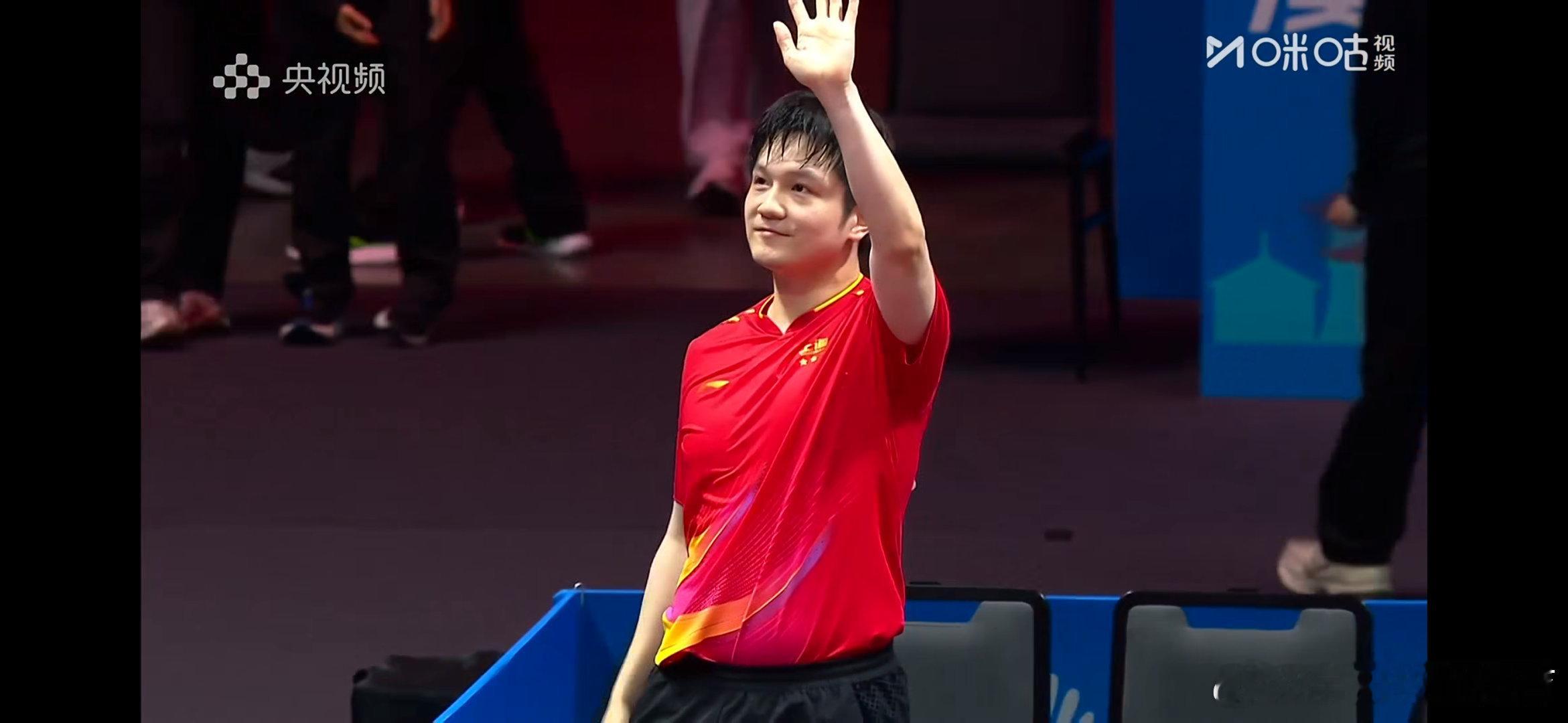 樊振东宝刀未老，砍瓜切菜一般拿下对手，卫冕全运会。虽然乒乓球男子世界排名榜单上已