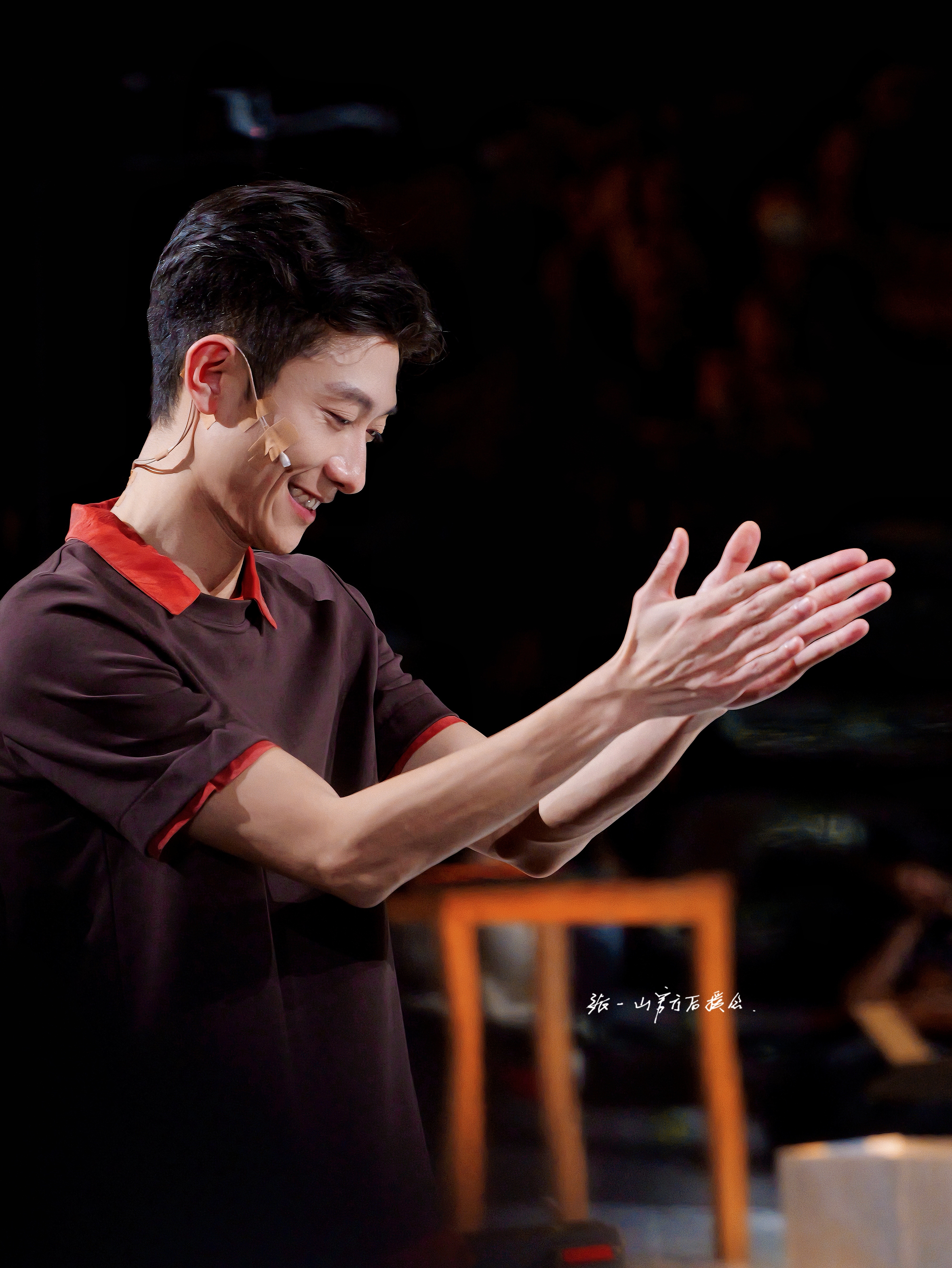 演绎生活中琐碎，平凡里的微光拾起这些“鸡毛”，编织成一面映照你我生活的镜子