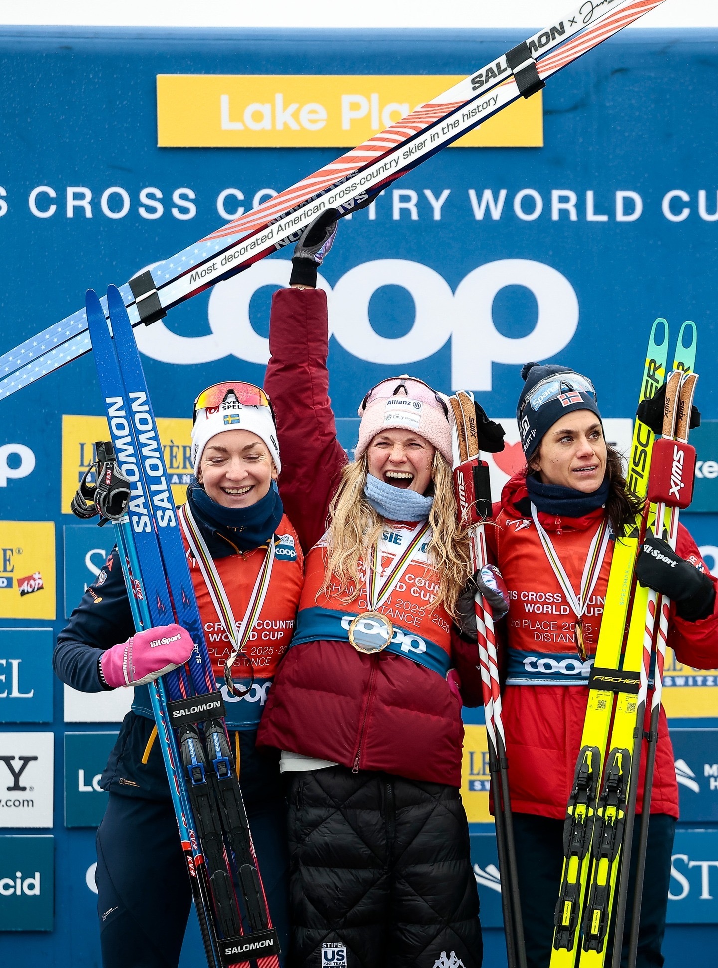 恭喜杰西·迪金斯！🏆冬奥会 实现越野滑雪世界杯总冠军“三连冠”，职业生涯拿下4