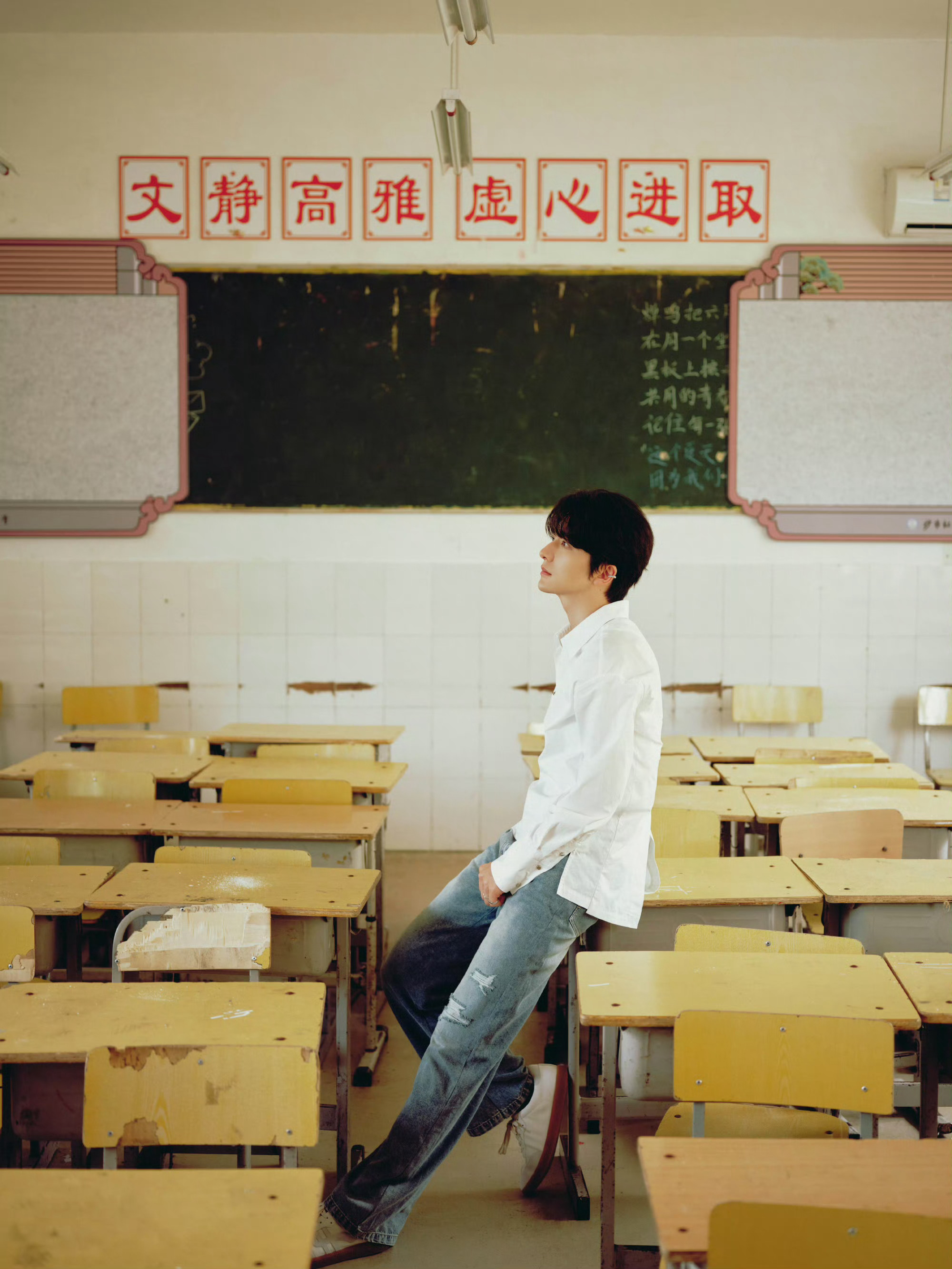 张新成[超话] zxc张新成 zxc张新成秦谜你的背影、字跡、聲音都刻在我心裡。
