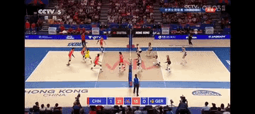 实话实说，中国女排二传刁琳宇与朱婷的配合还是不够顺畅，最妙的传球是恰到好处的借力