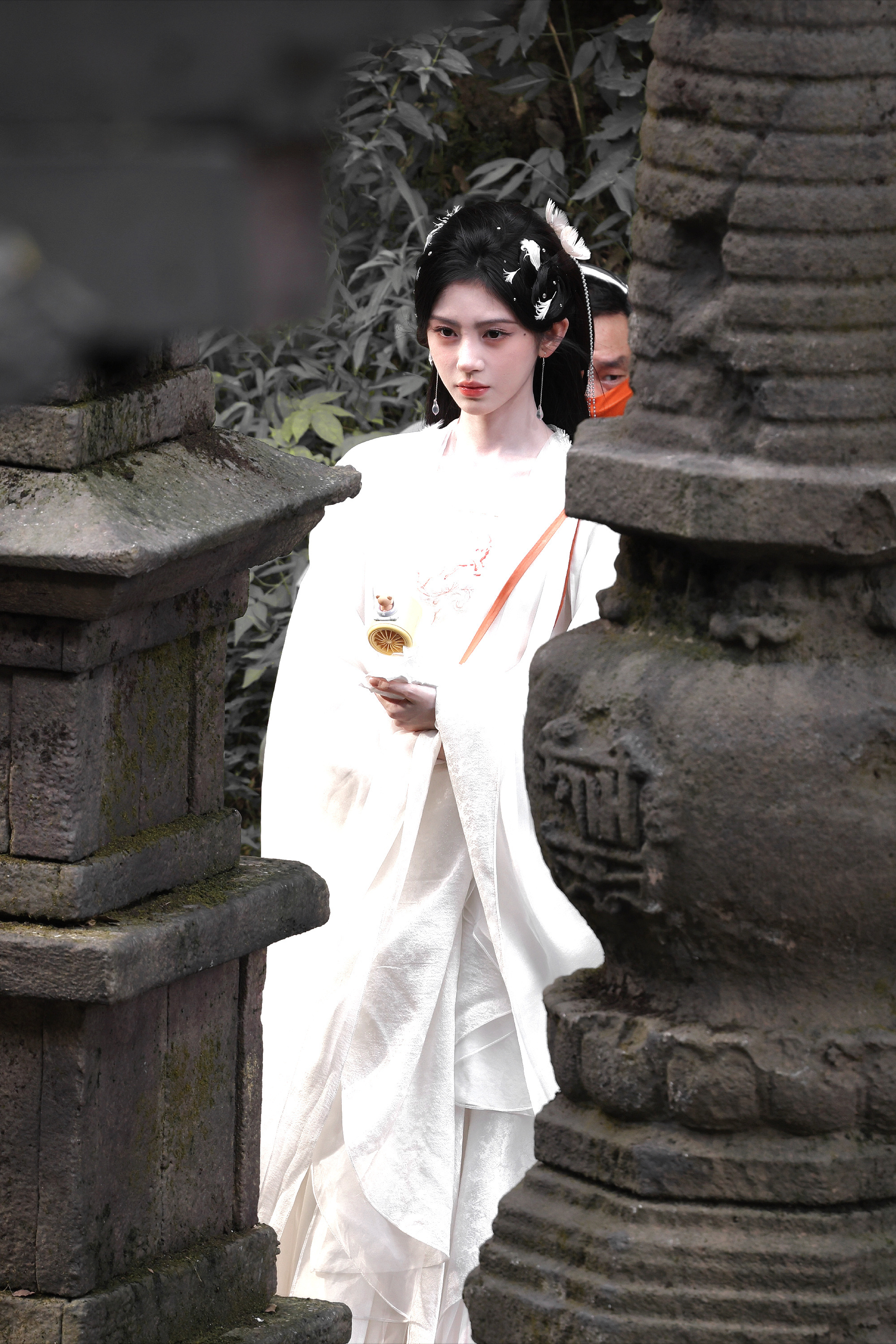 jjy鞠婧祎千香 jjy鞠婧祎姜黎非 “玫瑰之所以是玫瑰，是风与光的眷顾，更是视