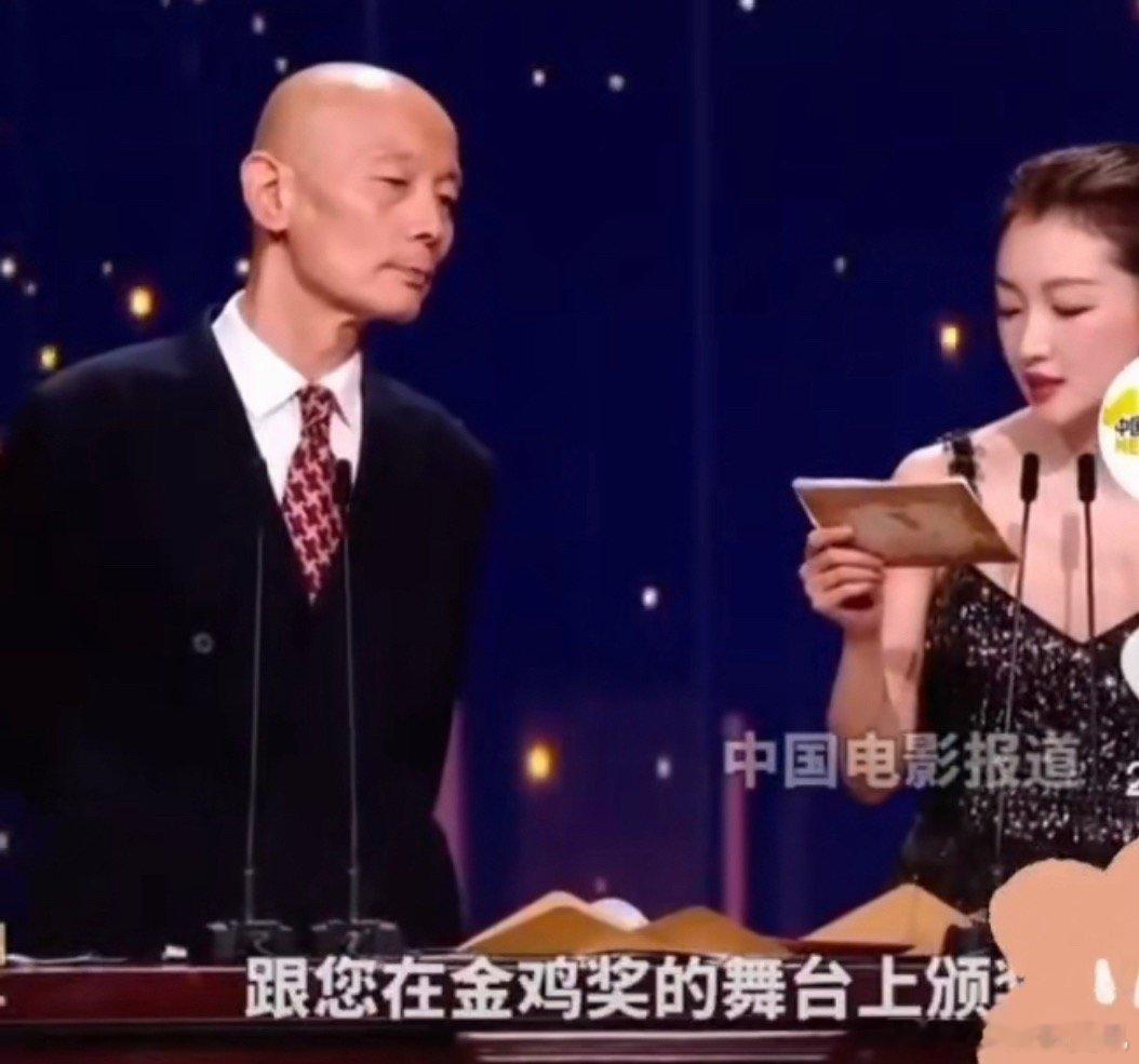 周冬雨金鸡奖念稿式颁奖 周冬雨金鸡奖直接念稿式颁奖！！周冬雨曾在金鸡奖念稿式颁奖
