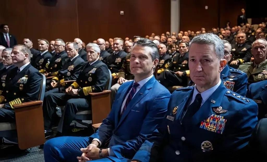 美军在向我们学习!1、开始注重军容军纪，一个军队没有好的纪律，怎么打赢战争。2、