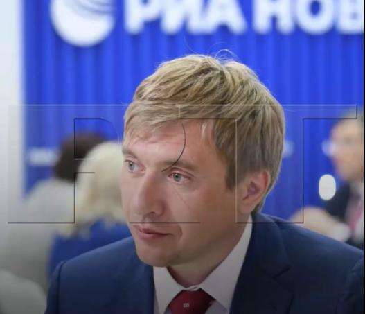 【俄官员呼吁俄罗斯人少爆粗口】
俄罗斯联邦青年事务署署长格里戈里·古罗夫在接受采