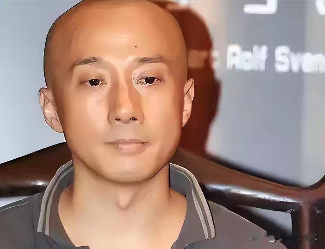 赵立新曾凭借《大明王朝》等剧走红，本有着大好前程。他出身河南郑州，父亲在新华书店