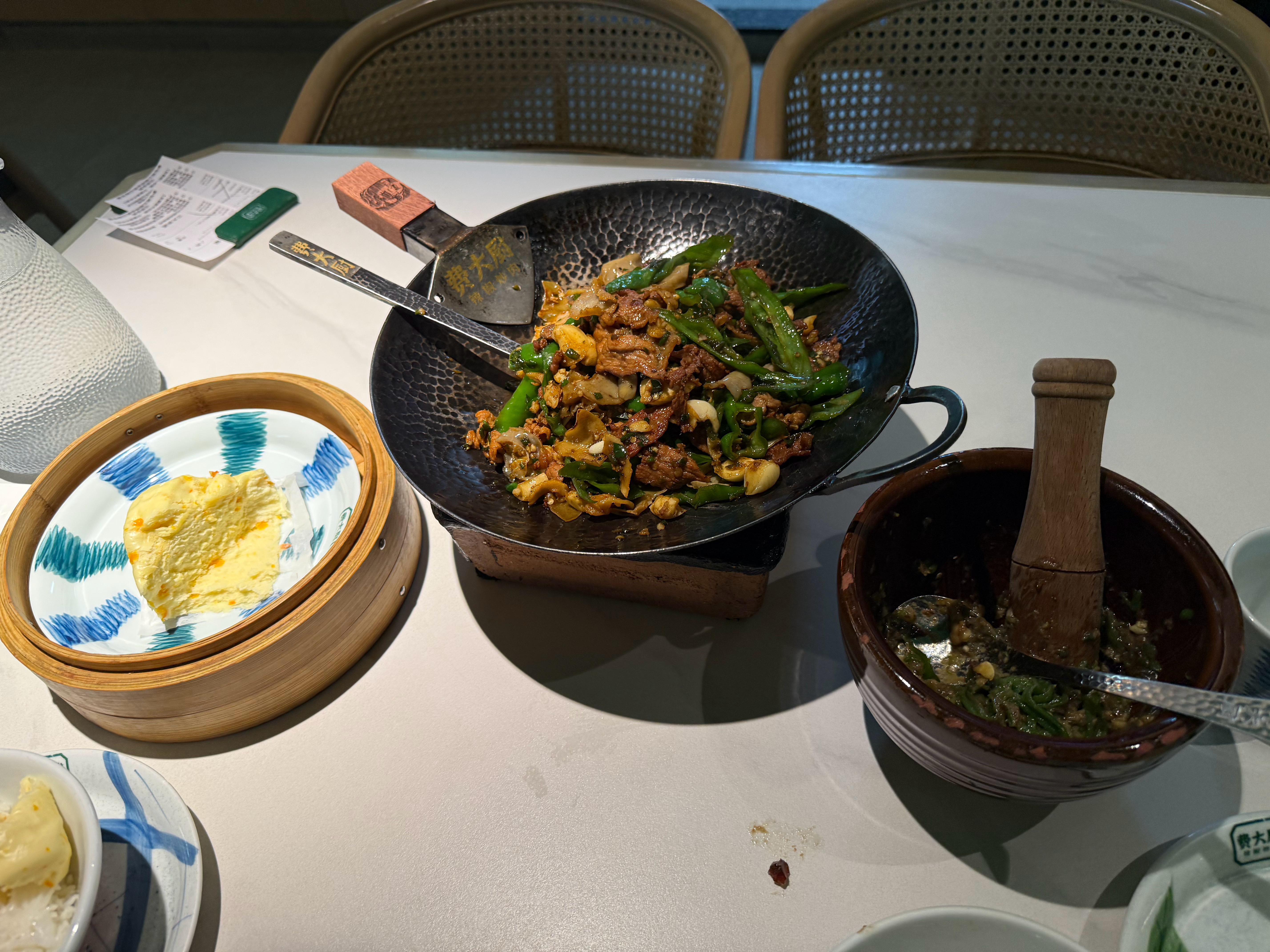 今天去吃费大厨吃完还有冰棍儿！还是辣椒形状的哈哈哈哈 好吃😋特别爱吃费大厨的辣