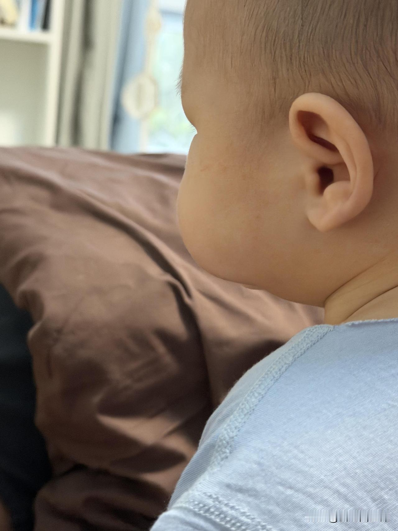 纪念我被屎袭击的一天
如果我半岁的儿子会打手游，在座的各位都是弟弟，毕竟我儿子的