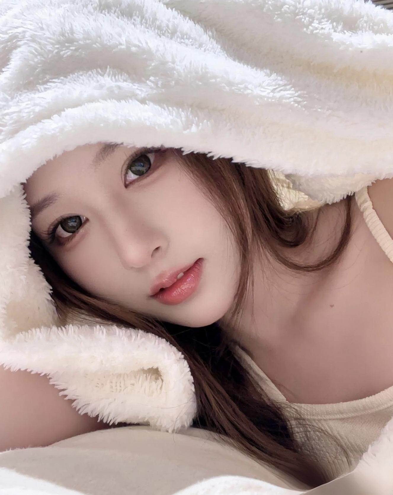 你的意思是 你追一个女孩子 没有送花 没有礼物 没有付出任何实际行动 ...