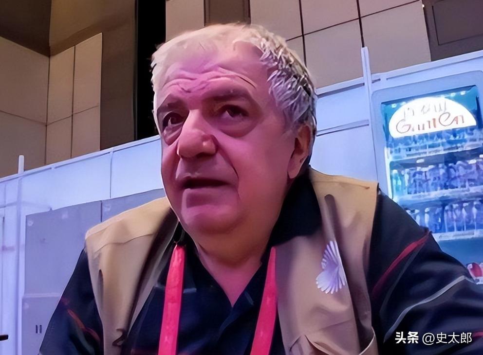 意大利乒乓球记者博扎捅出来一件大事，有人给国际乒联和226个乒协写匿名信，要求彻