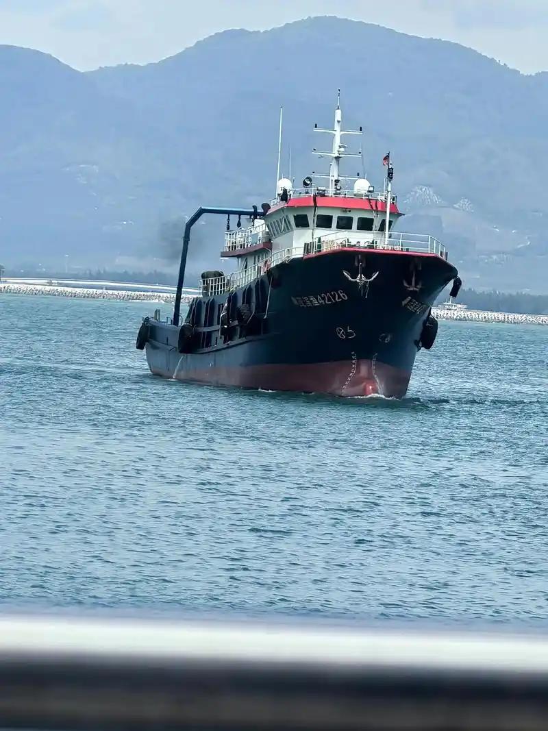 全球能源命脉与地区军事格局双双告急！霍尔木兹海峡附近悬挂帕劳国旗的“SKYLIG