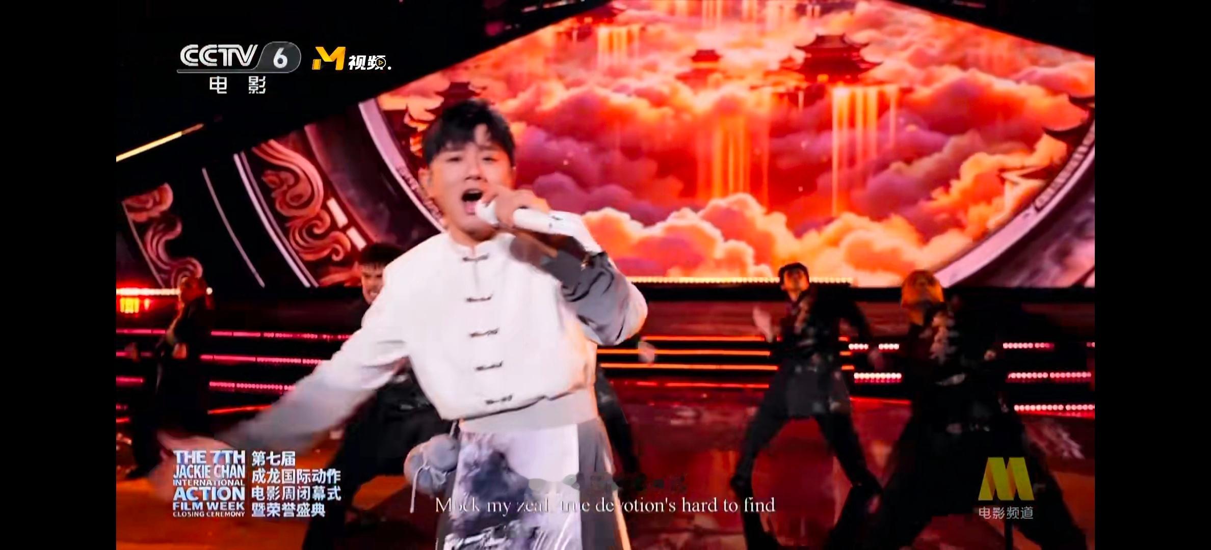 张杰嘴也有点醉张杰向成龙致敬张杰这首歌真的有醉的感觉，难道不是喝酒了唱的吗？技巧