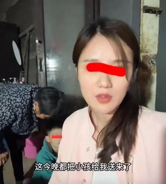 33岁离婚女子求母带帮忙带娃被拒绝，孩子无人可带，她还能撑多久？

一江苏女子，