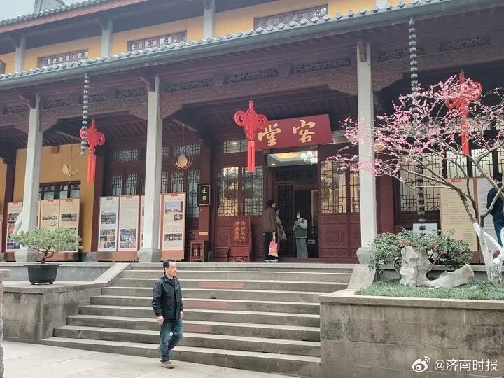 【#灵隐寺辟谣网传110万家厂商祈福# 】#灵隐寺就不实消息投诉# 2月24日，