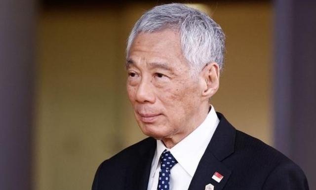 很多人以为，高市早苗的强硬是在配合美国围堵中国。错了！真相是，她正在把日本变成亚