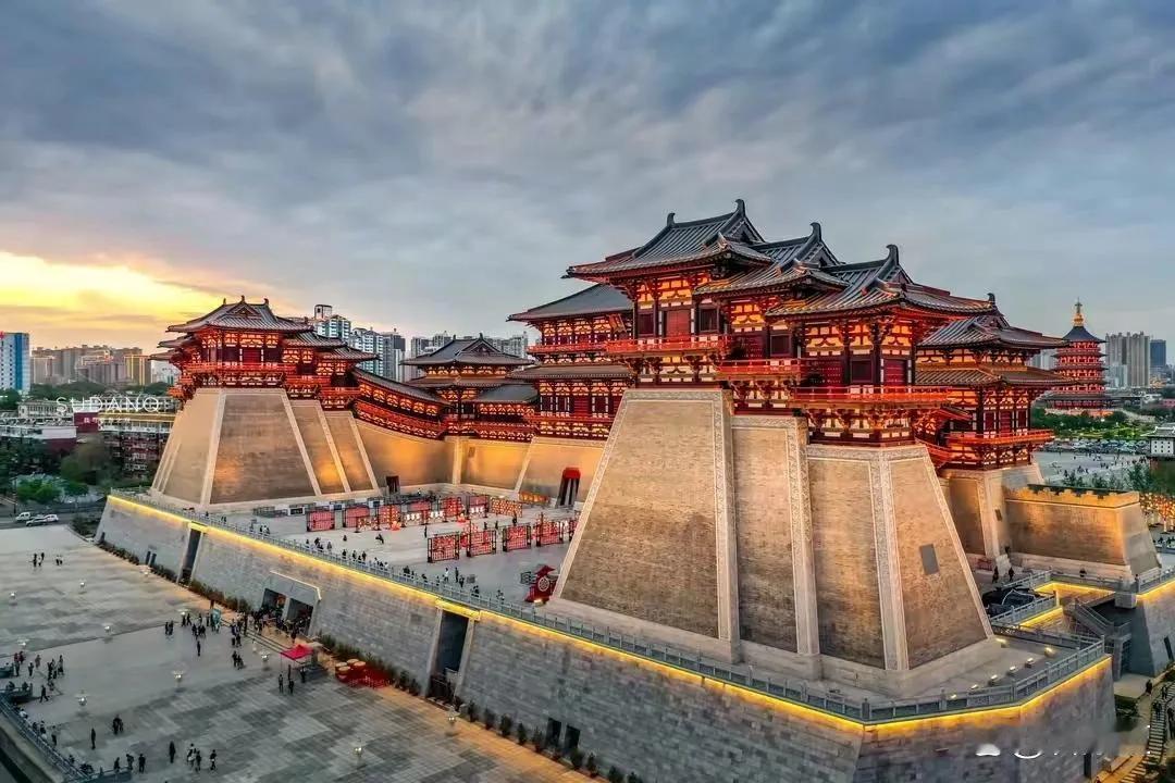 复古风强劲，我们的思想要从古风里面汲取啥内容，才能承上启下，既从古代历史长河里面
