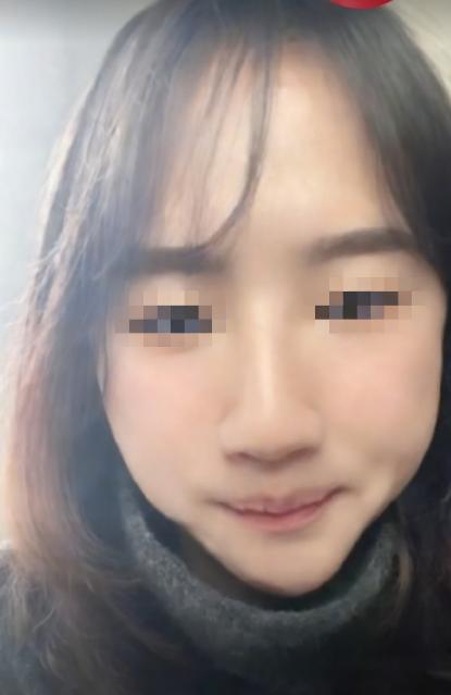 刘婷结婚一年就生不出孩子，

婆婆天天盯着她吃药。

丈夫只管低头刷手机。

她