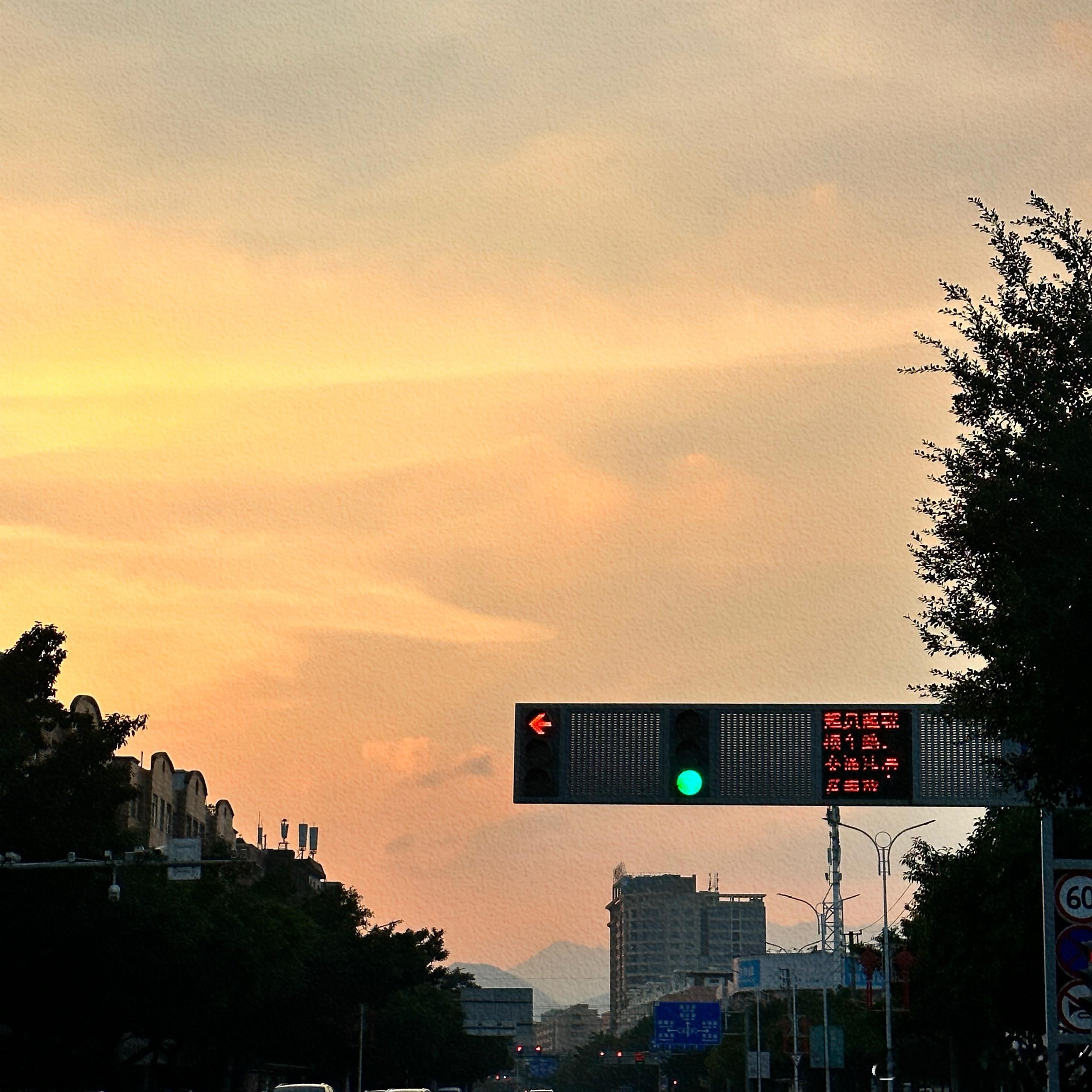 摸一嗷喵•̀∀•́ฅ  ​​​