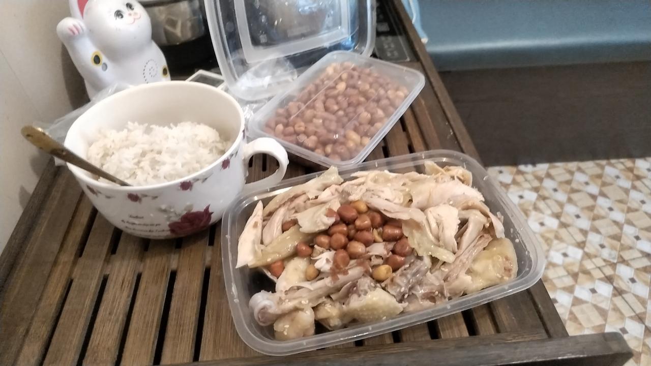 总有人想着依附别人过日子，盼着有人能一辈子兜底自己的生活，可现实总会狠狠敲醒抱有