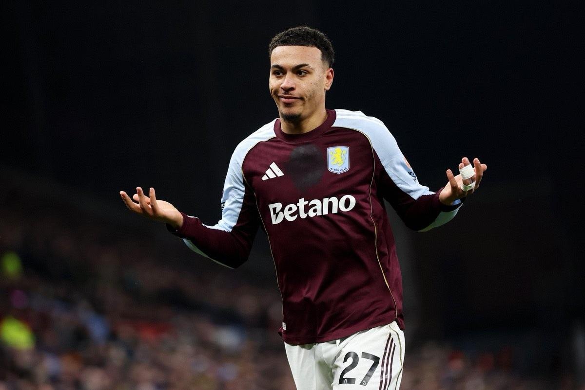 埃梅里带领的维拉目前势不可挡！他们在主场2-1战胜曼联后，取得各项赛事10连胜，