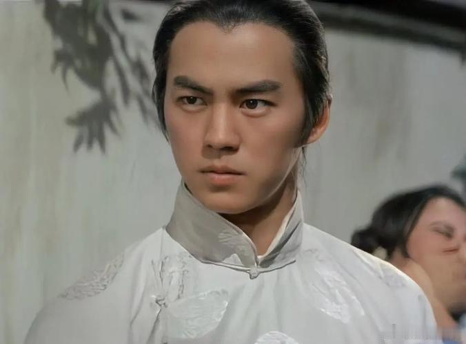 狄龙特邀主演王宝强新片有狄龙看到狄龙瞬间梦回经典武侠，两代动作演员同框碰撞，这份