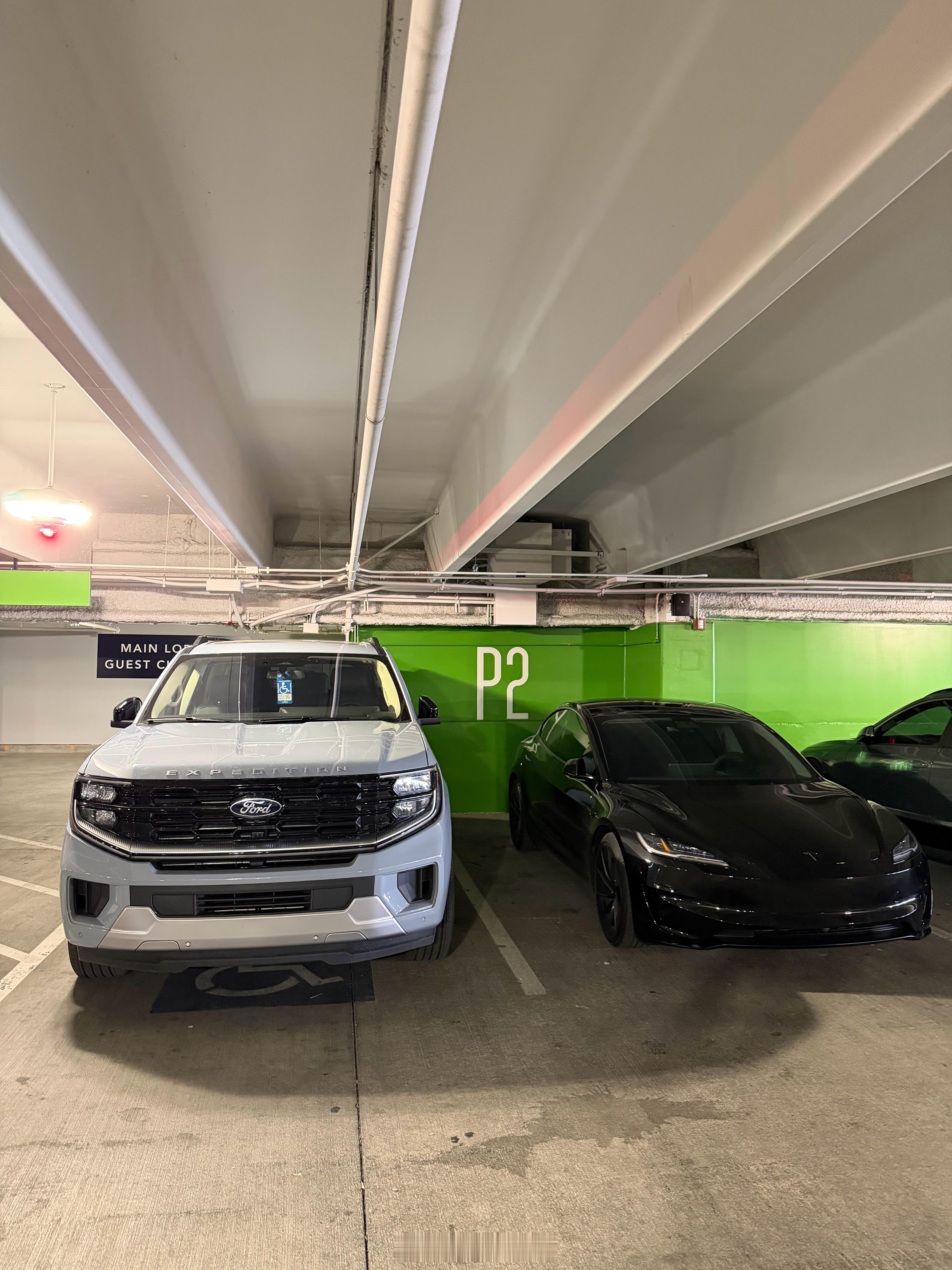 CES 2026 场馆不提供停车，可以停合作酒店。但收我 40 刀一天，280 