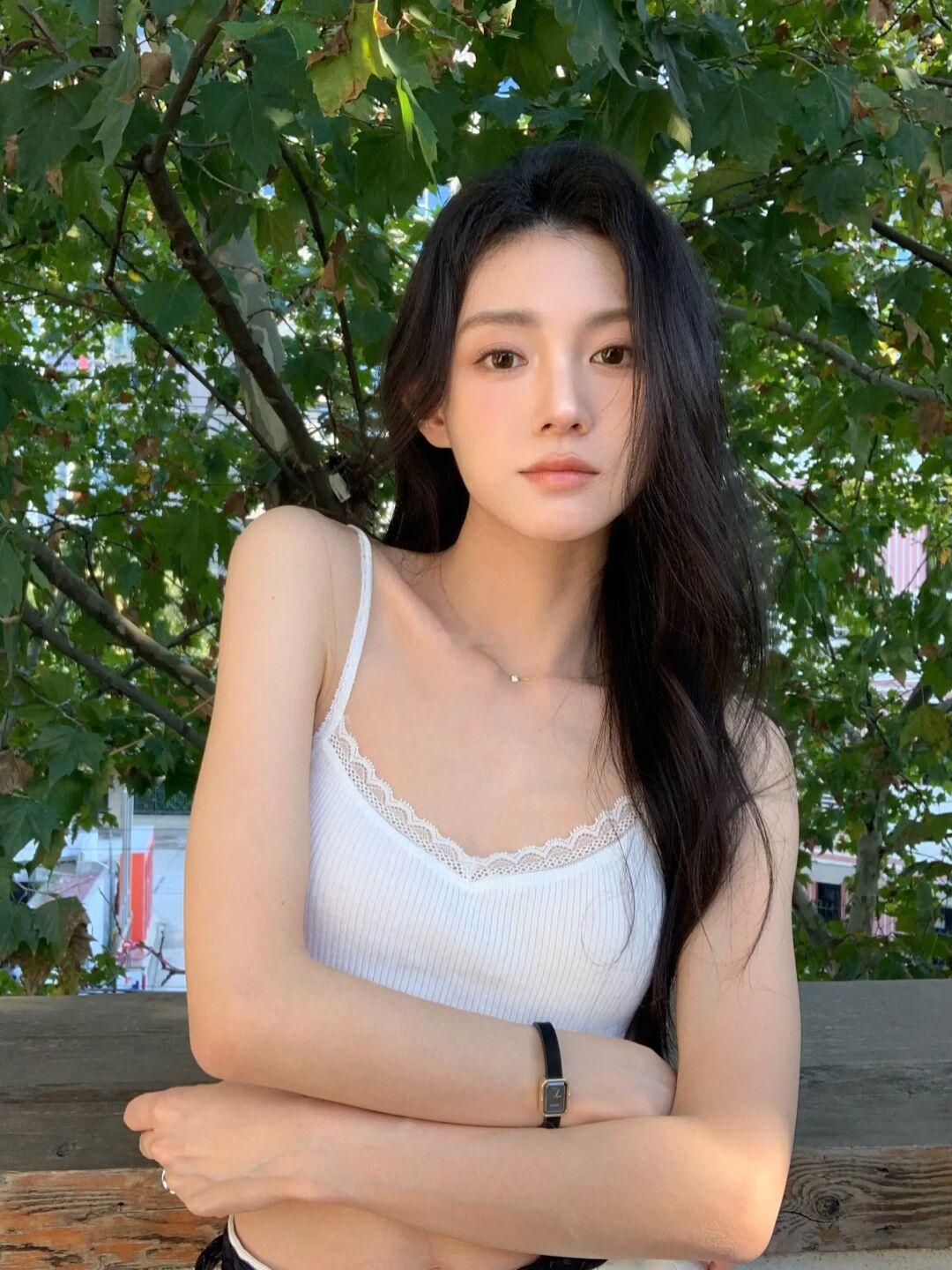 是个还可以穿吊带的11月🍃