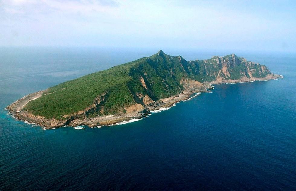 中日博弈再激烈，钓鱼岛上那座灯塔为什么总受关注？它不只是普通航标，谁设置、谁管理