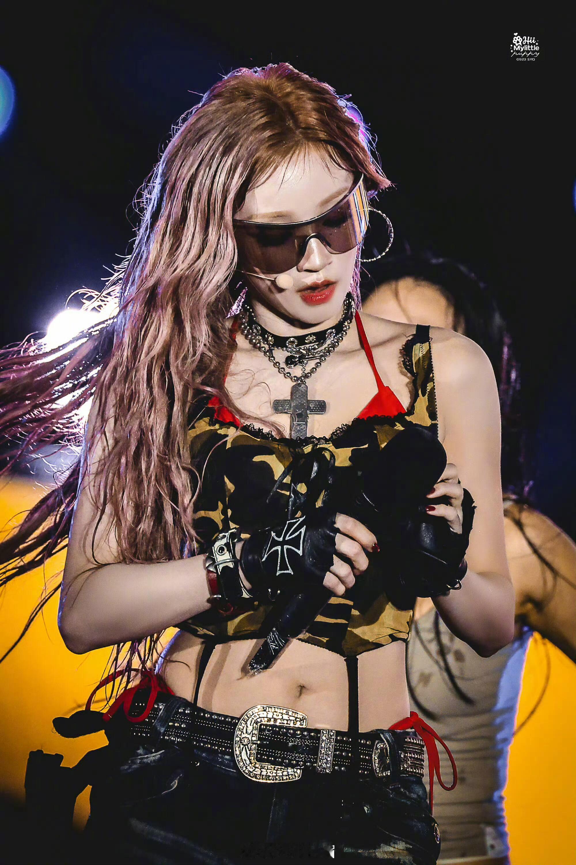 又被宋雨琦辣到了[爱慕]演唱会简直是孕育神图的摇篮！ ​​​