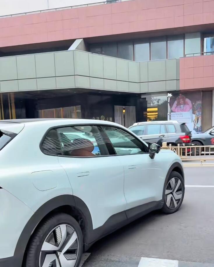 在北京街头逛了一天，竟遇到这么多我们的同款车！原来它在国内也这么火爆，看来我们的