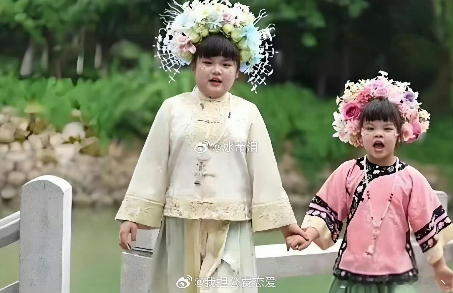 韩安冉妹妹和她女儿长的也太像了吧 