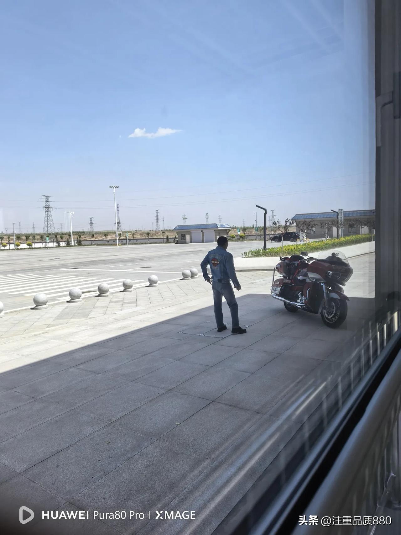 不是所有高速都允许摩托车上路的
这是5月22日下午2点18分我在青银高速宁东服务