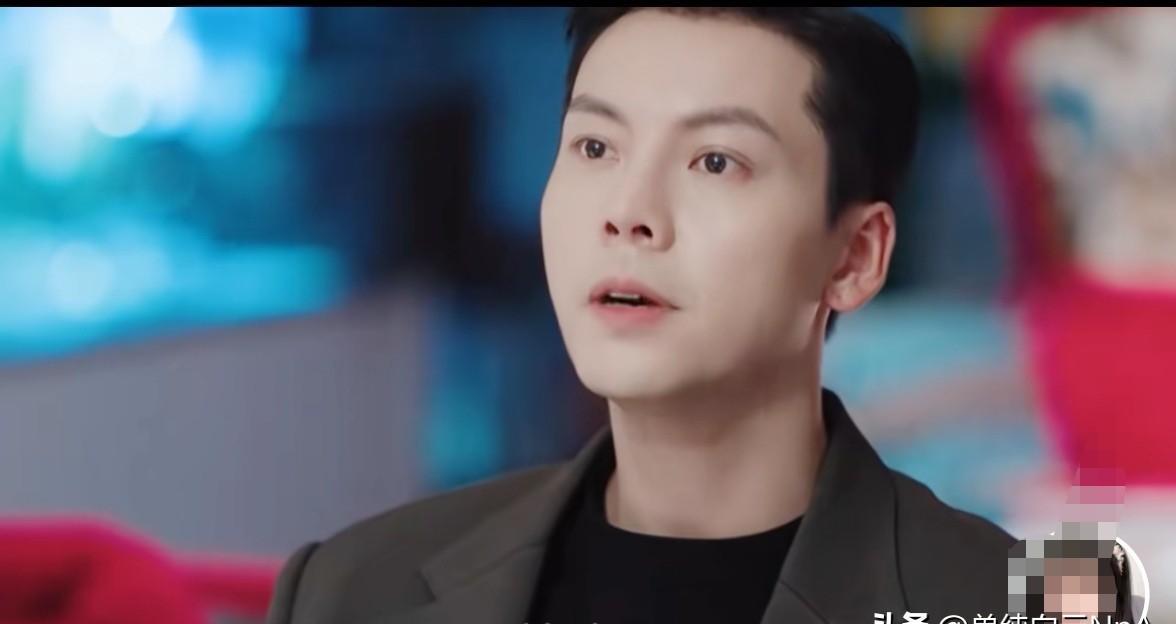 方蕾半夜拿刀架自己脖子，喊着“不答应我就死给你看”，沈浩明转身关灯，一句“门在那