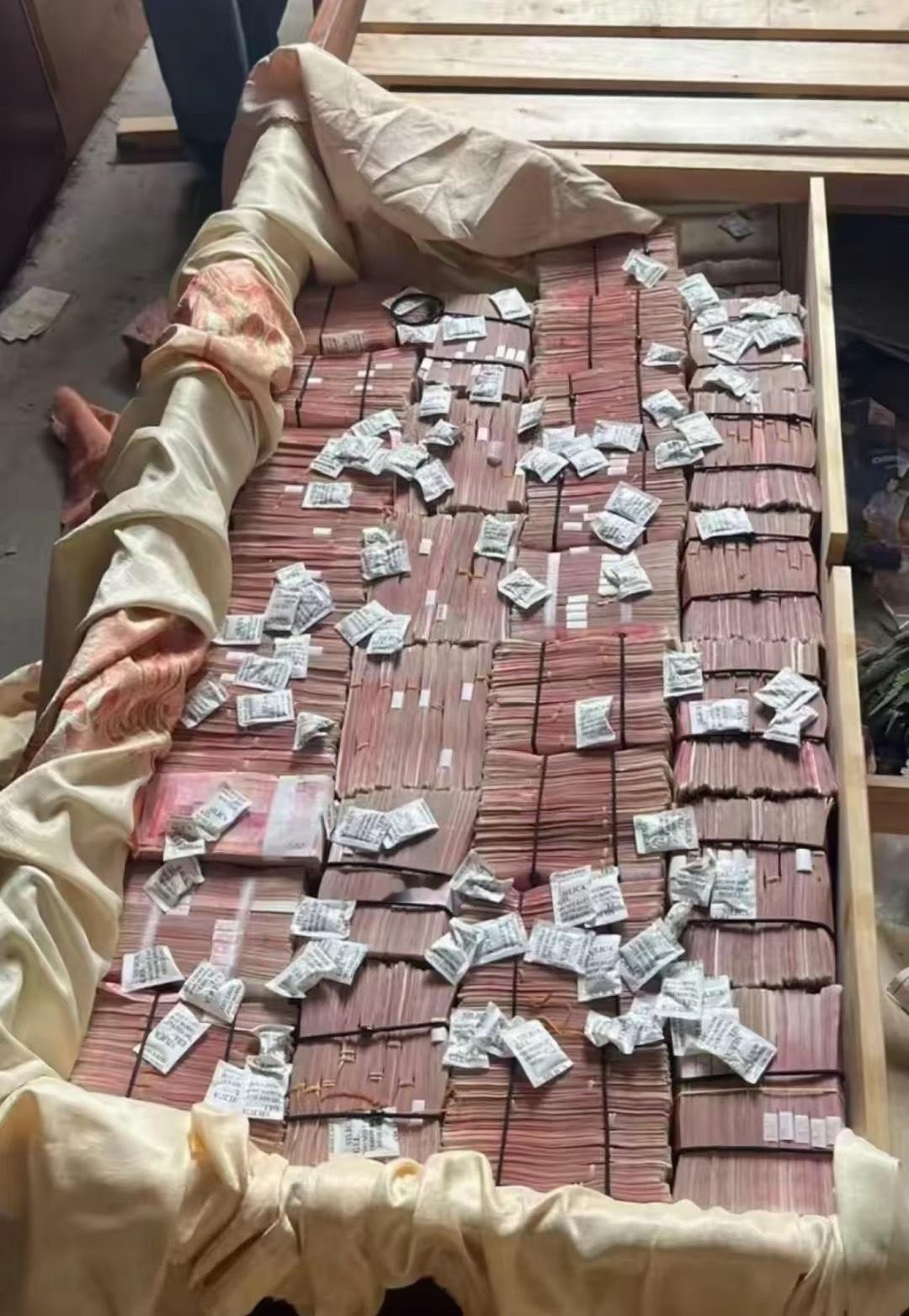 如果老人都是她照顾的多分一些应该的，我觉得谁照料父母，就把钱给谁吧，兄弟姐妹也好