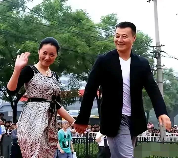 从来不知道他俩竟然是夫妻，他们人品好，低调不张扬，零绯闻，任程伟真的是名副其实的