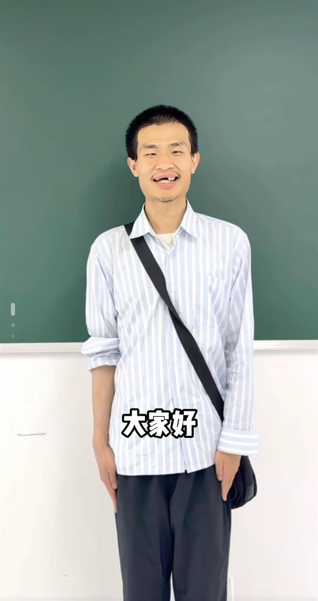 看见韦东奕这张照片，揪心！
34岁的年纪，不但牙齿缺了几个，面部状况也与40多岁