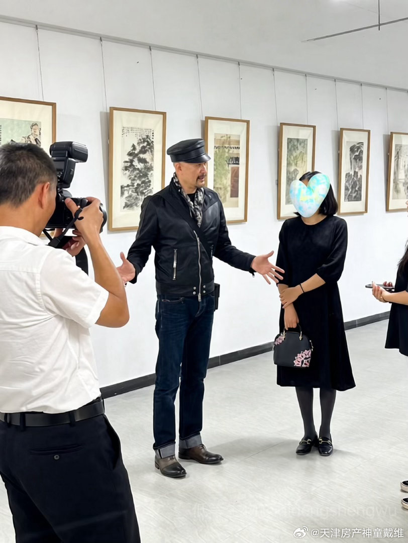 演三级片的徐锦江为啥放弃大好前程不演三级了？他在弄啥叻？很多人不知道，徐锦江学了