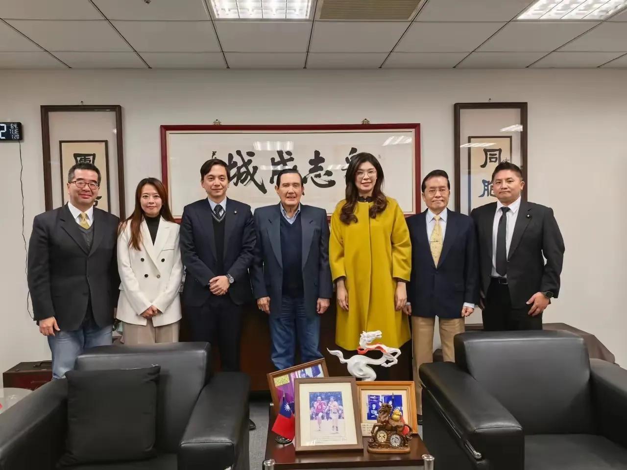 台湾国民党主席郑丽文1月20日拜会马英九。马英九叮嘱郑丽文如去大陆访问不要穿高跟