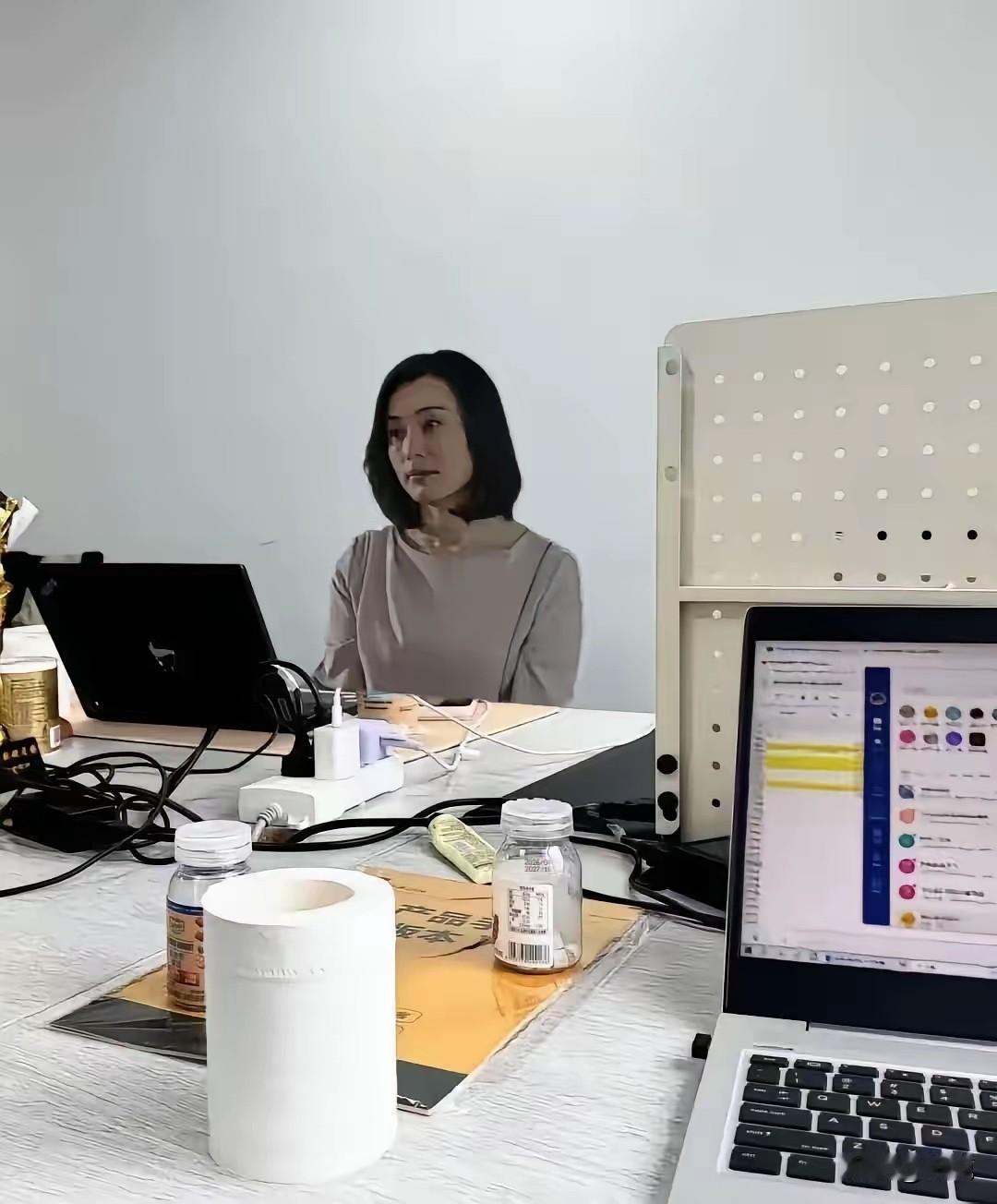 新同事，办公室新来了一个凌玲啊