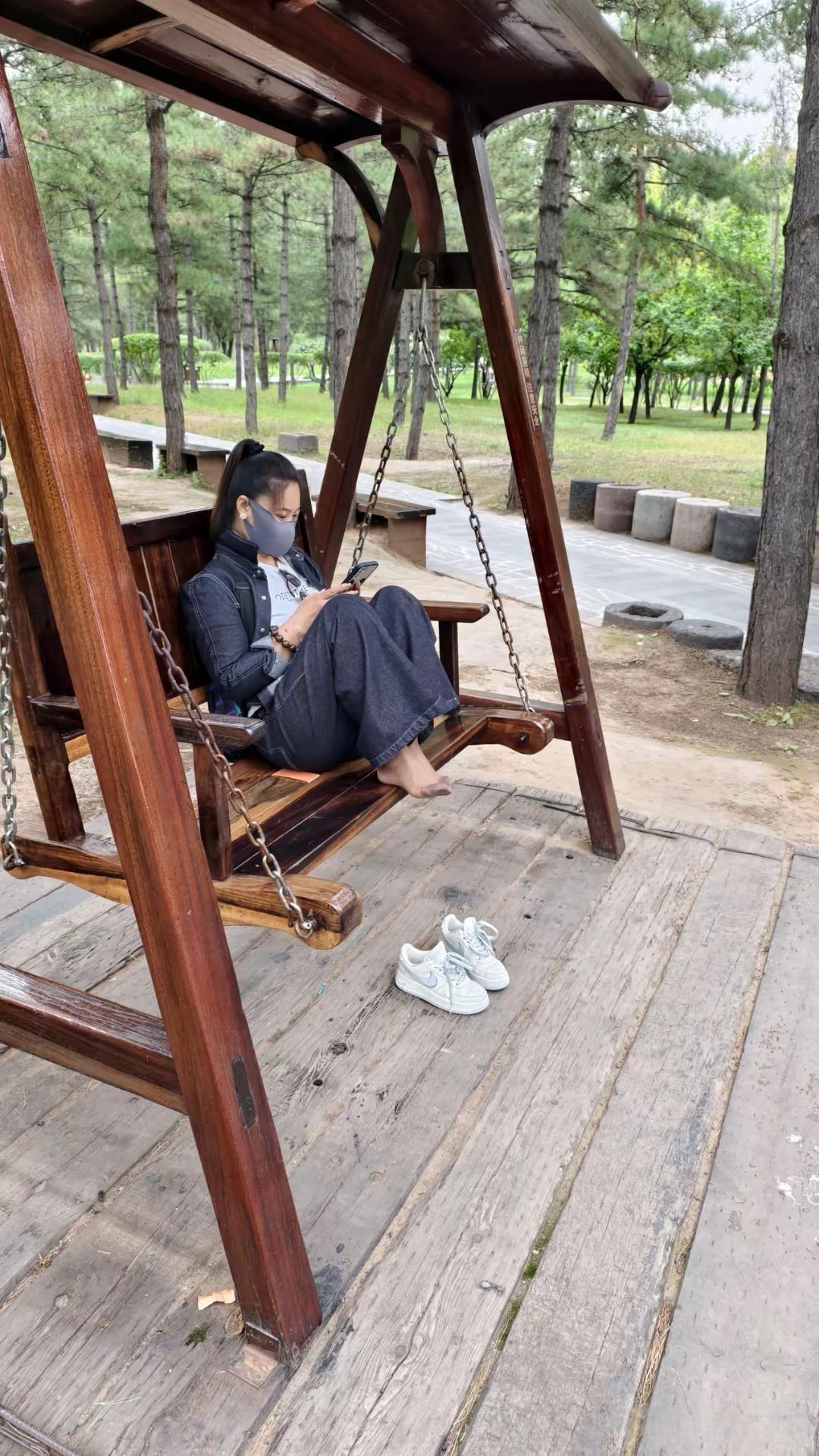 公共场所还是注意一点比较好