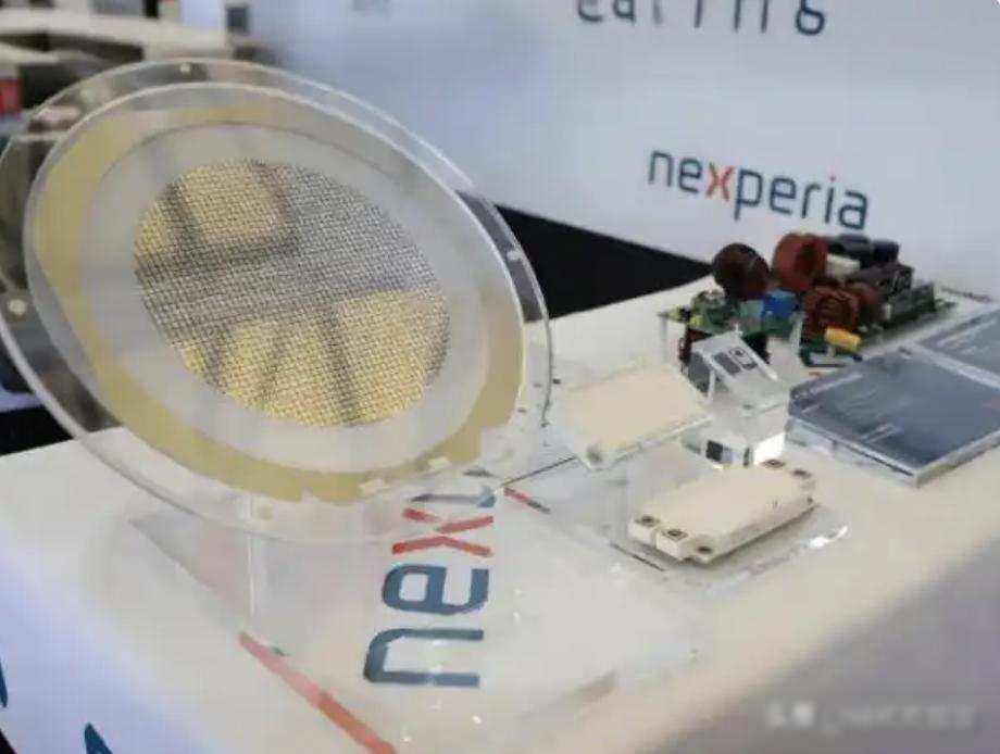 荷兰大臣承认，中方直接叫停芯片出口，重创荷兰夺安世计划
最近荷兰政府想拿下安世半