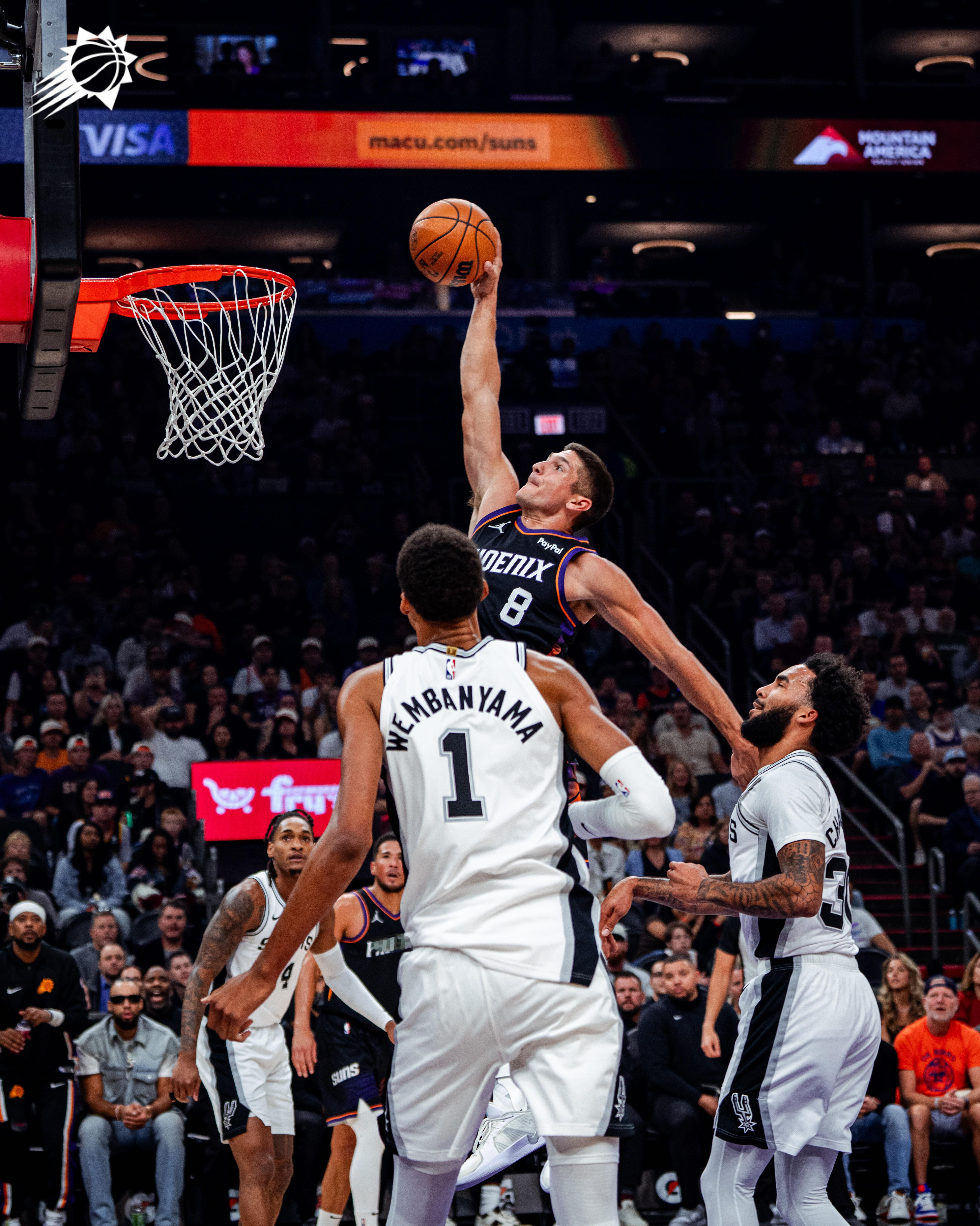 长弓挽满！阿伦外线命中本场第一个三分，先声夺人！快马疾驰！阿伦又是侧翼突破，挺进