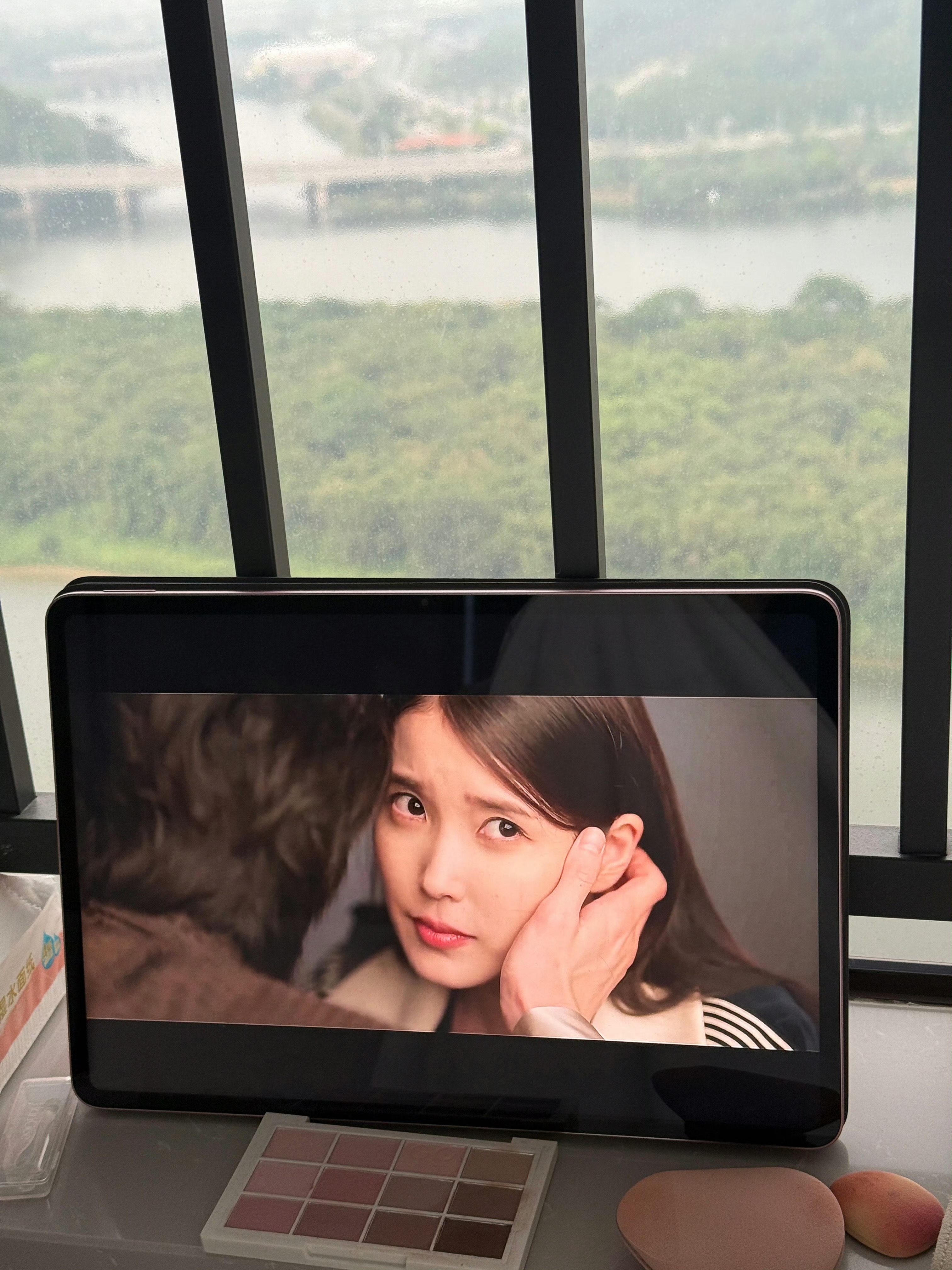 用vivo Pad5 Pro看电视剧也很不错，画质跟亮度都杠杠的