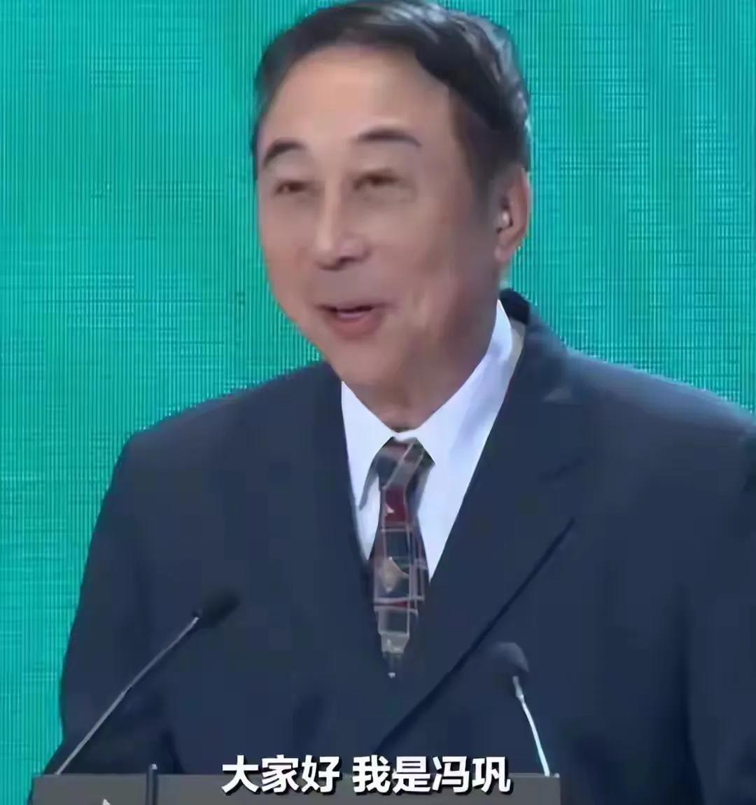 68岁的冯巩穿一身正装，正式上任新职务，获官方委任实至名归

68岁的冯巩最近接