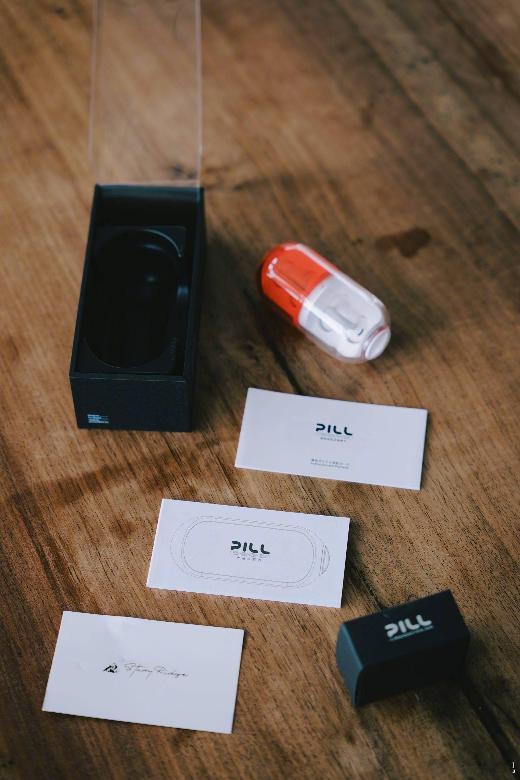 尾巴生活 水月雨的 Pill，药丸外观设计，充电仓太好玩了，可以无限旋转，实测佩