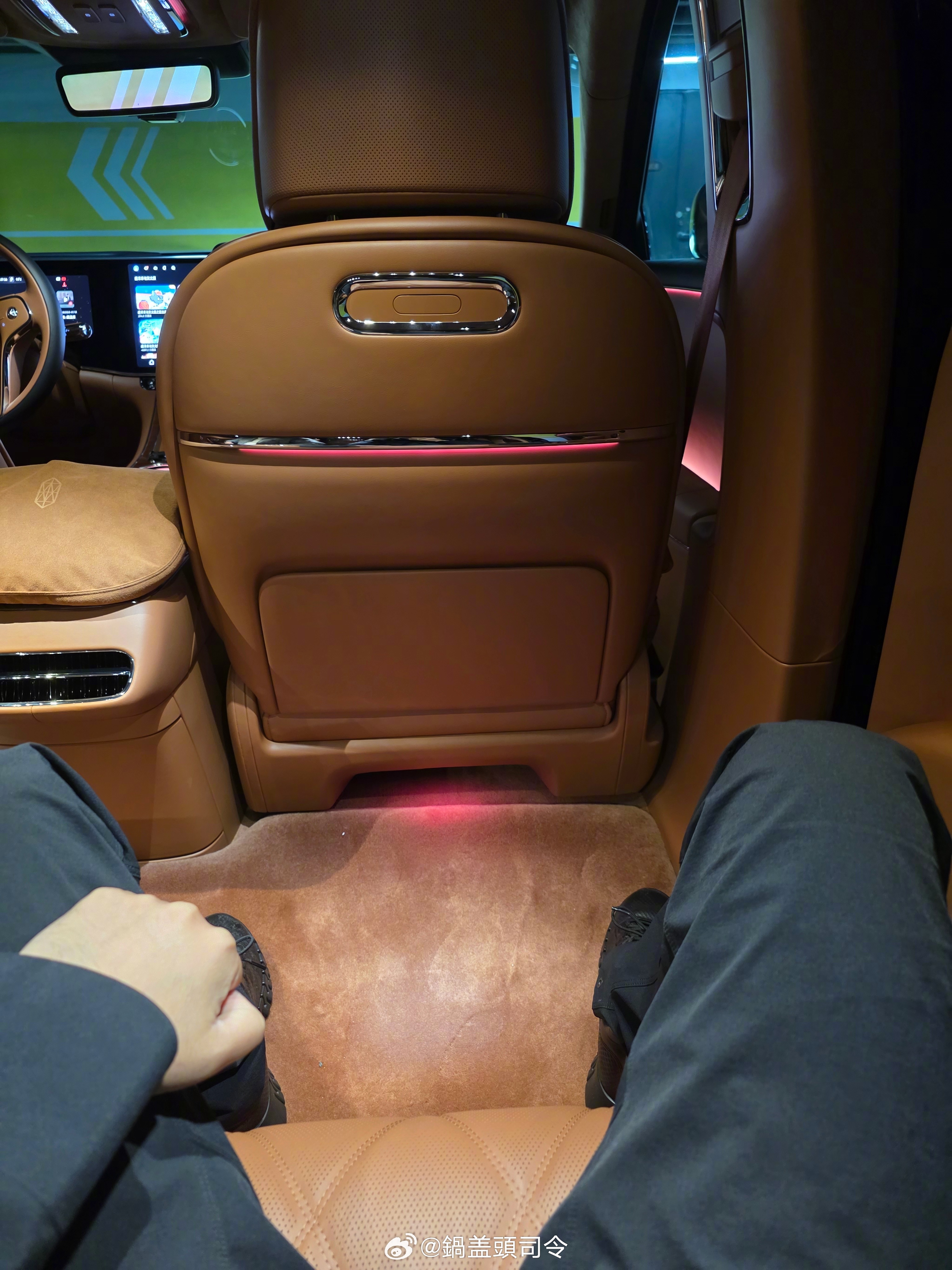 牛马开工了！出发北京。尊界这车还真需要个司机哈哈哈，要不然后排的尊贵体验有点浪费