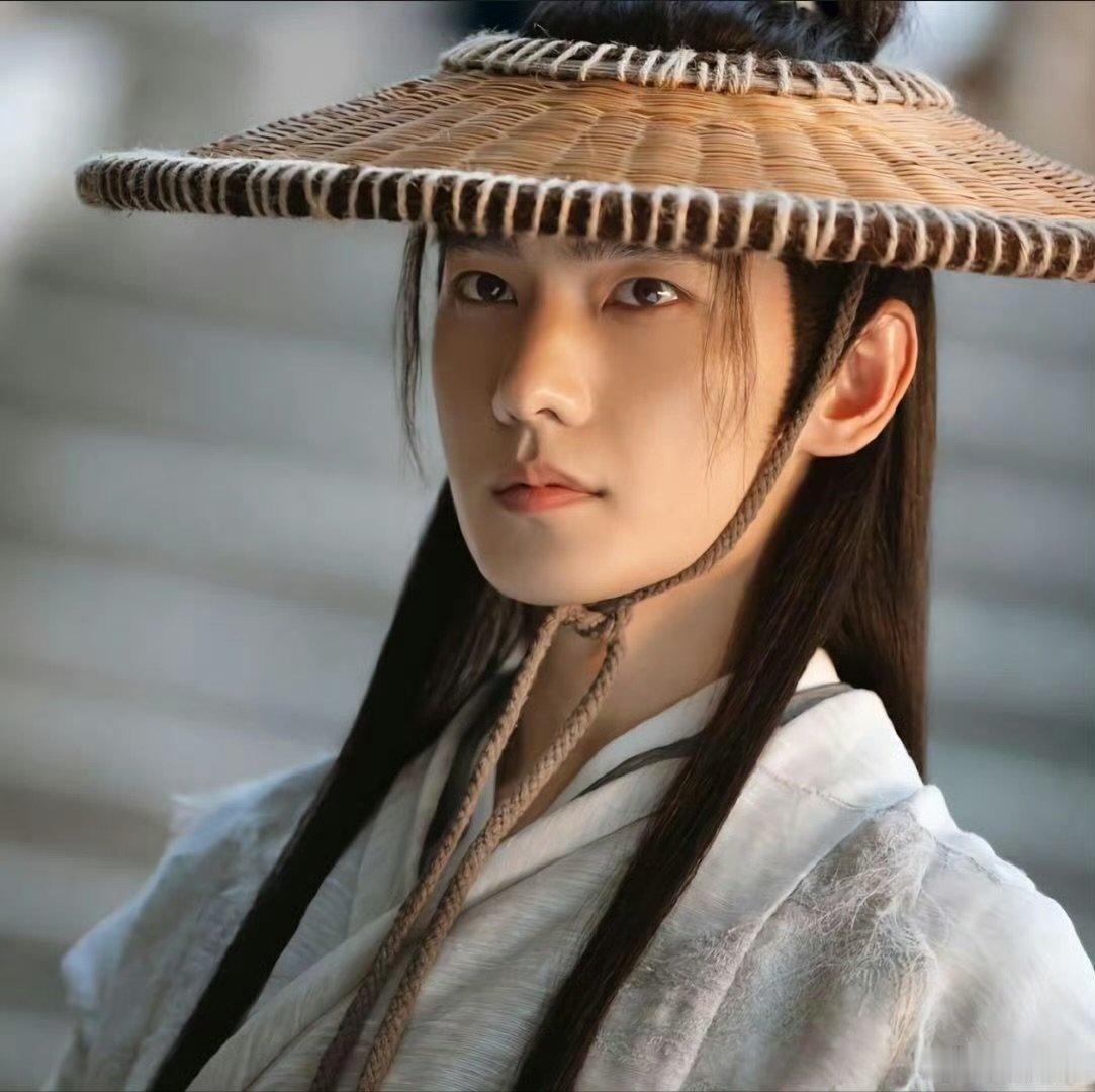 杨洋的号召力杨洋美貌和演技就该被更多人欣赏不只是出众外貌，更有对角色的用心诠释，