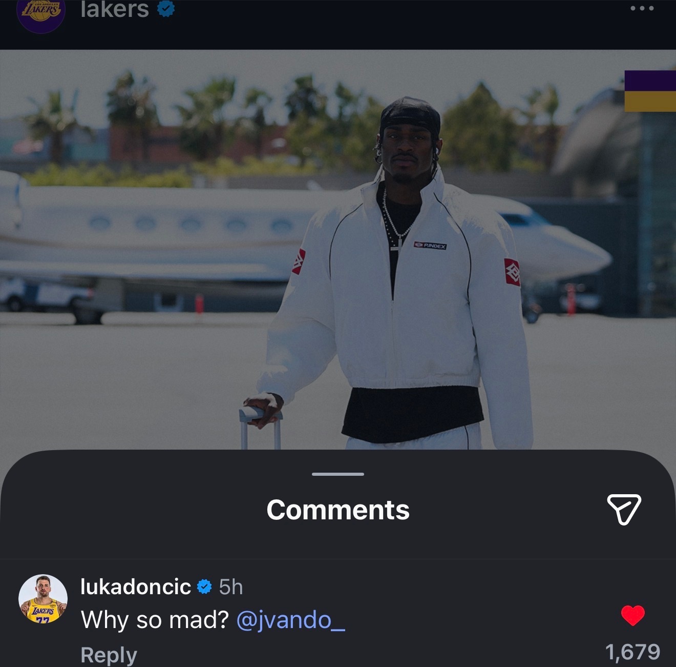 东契奇在评论问：“为什么这么严肃@ 范德彪😂” 