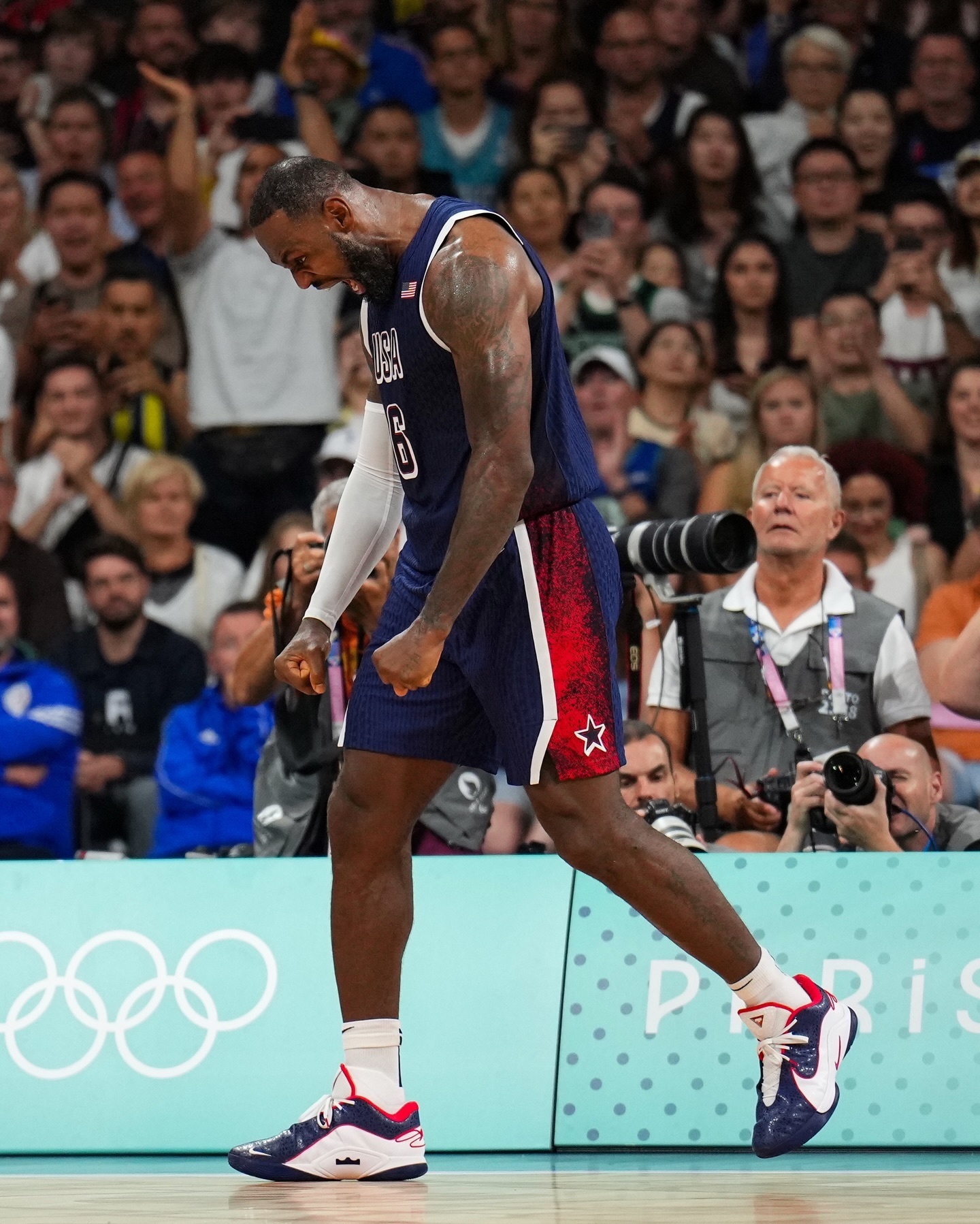 #SNEAKERS ON COURT# Captain America’s ne